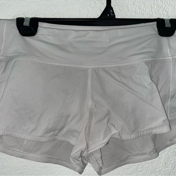 6 Lululemon Speed Up Shorts 2.5” (First Release) White - Picture 1 of 5